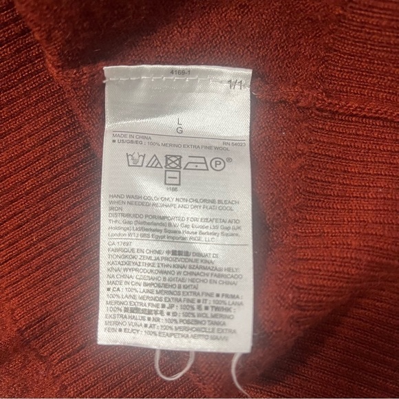 Banana Republic Men’s Large V-Neck 100% Extra Fine Merino Wool Sweater Sienna - Picture 11 of 11